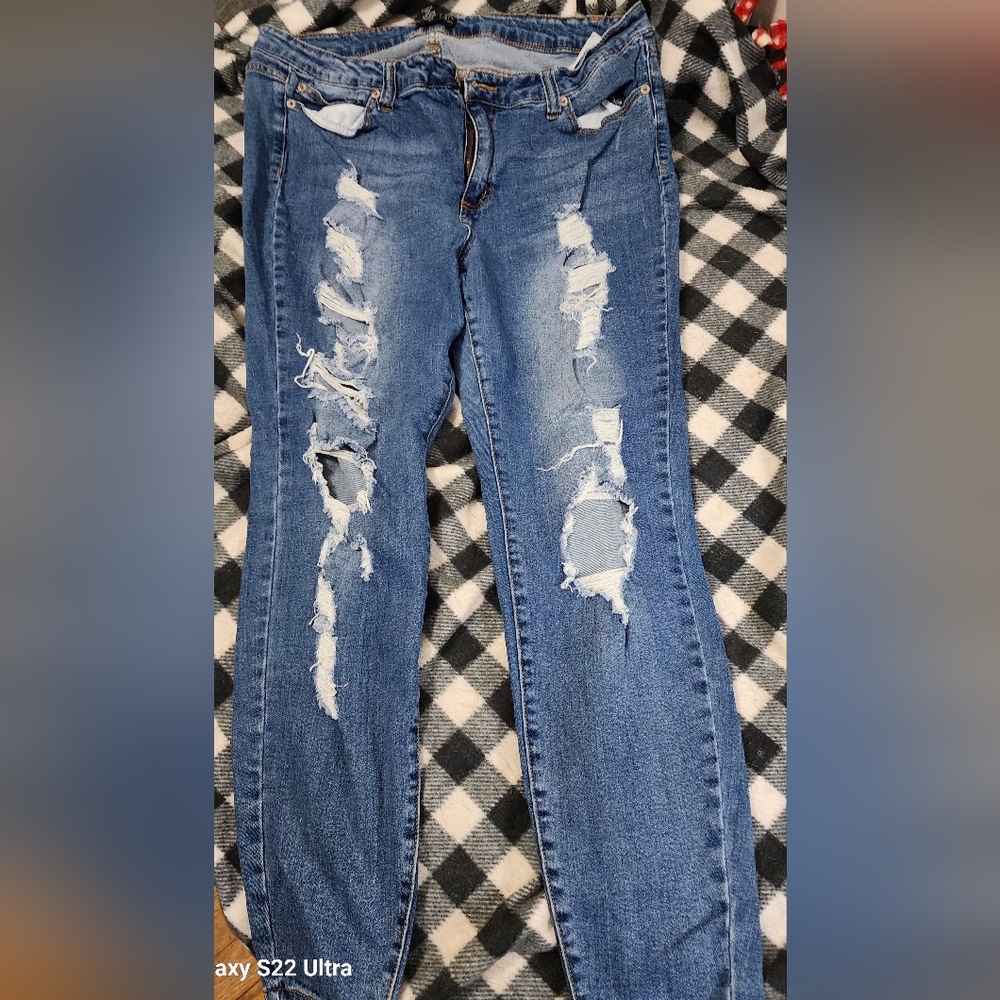 Forever 21 plus distressed jeans